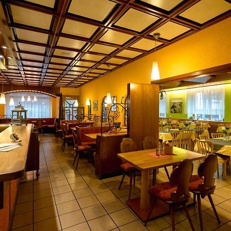 Central-Hotel トラーベン・トラールバッハ エクステリア 写真