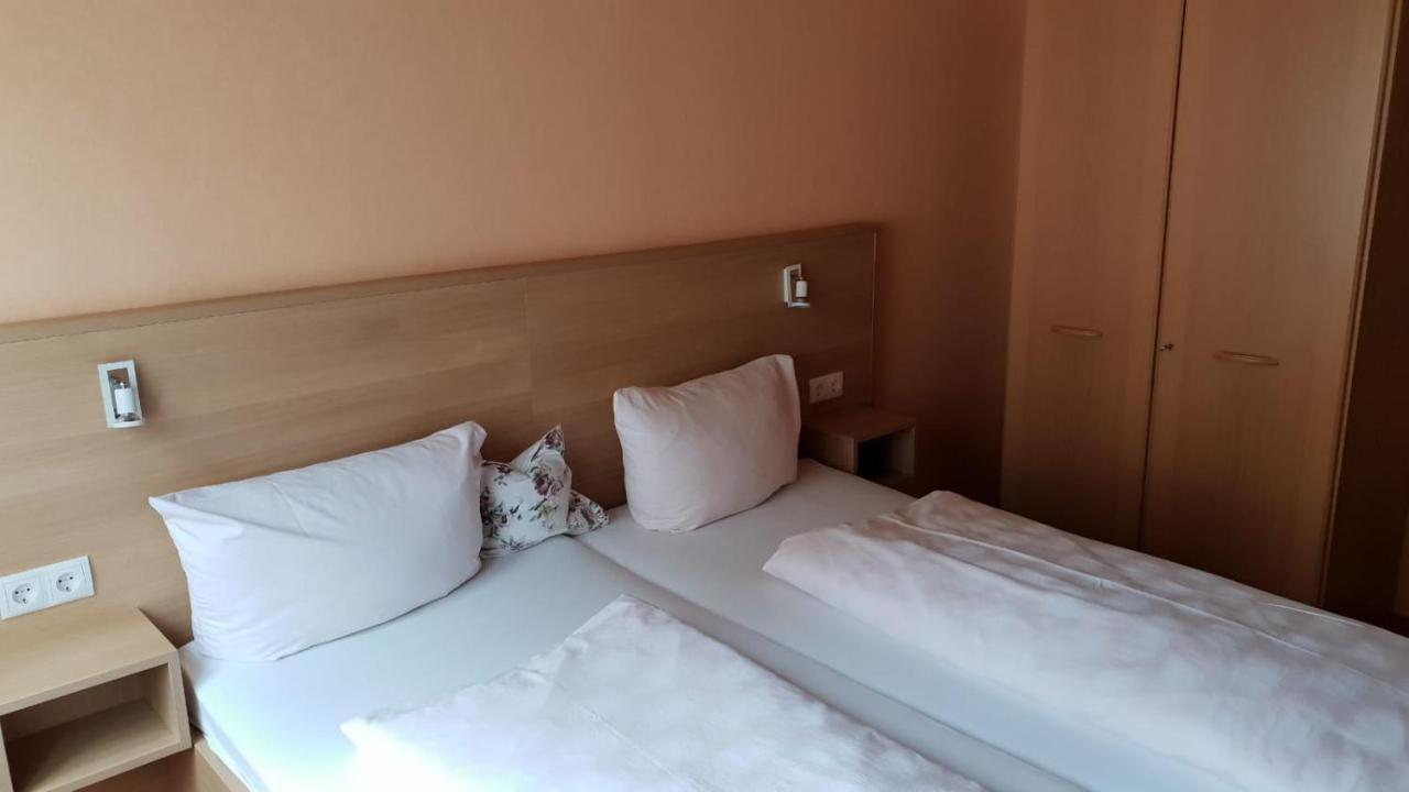 Central-Hotel トラーベン・トラールバッハ エクステリア 写真
