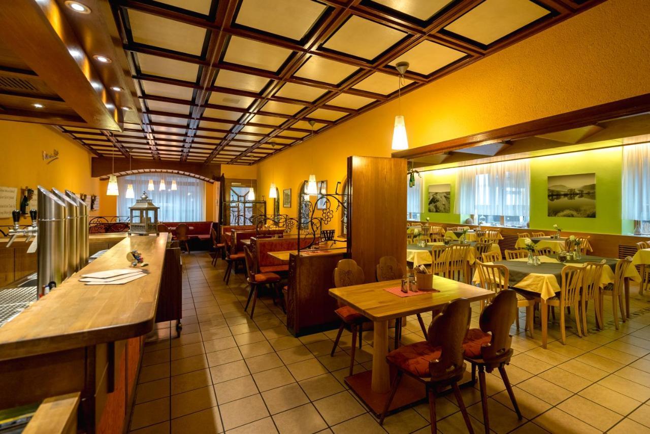 Central-Hotel トラーベン・トラールバッハ エクステリア 写真