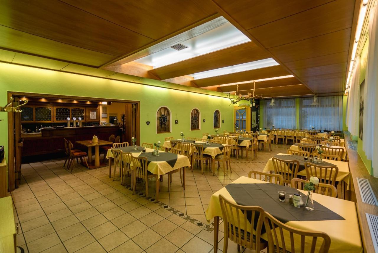 Central-Hotel トラーベン・トラールバッハ エクステリア 写真