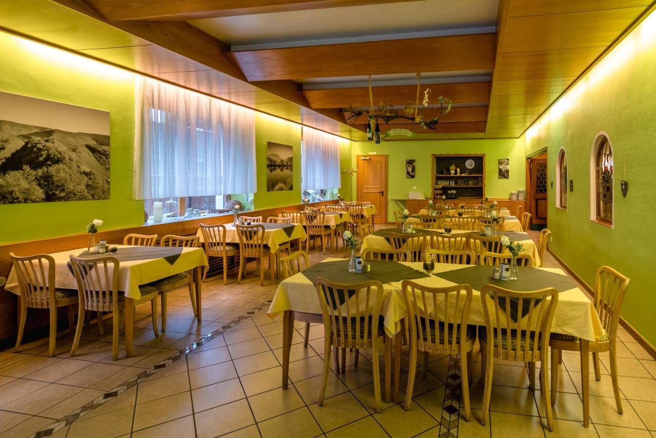 Central-Hotel トラーベン・トラールバッハ エクステリア 写真