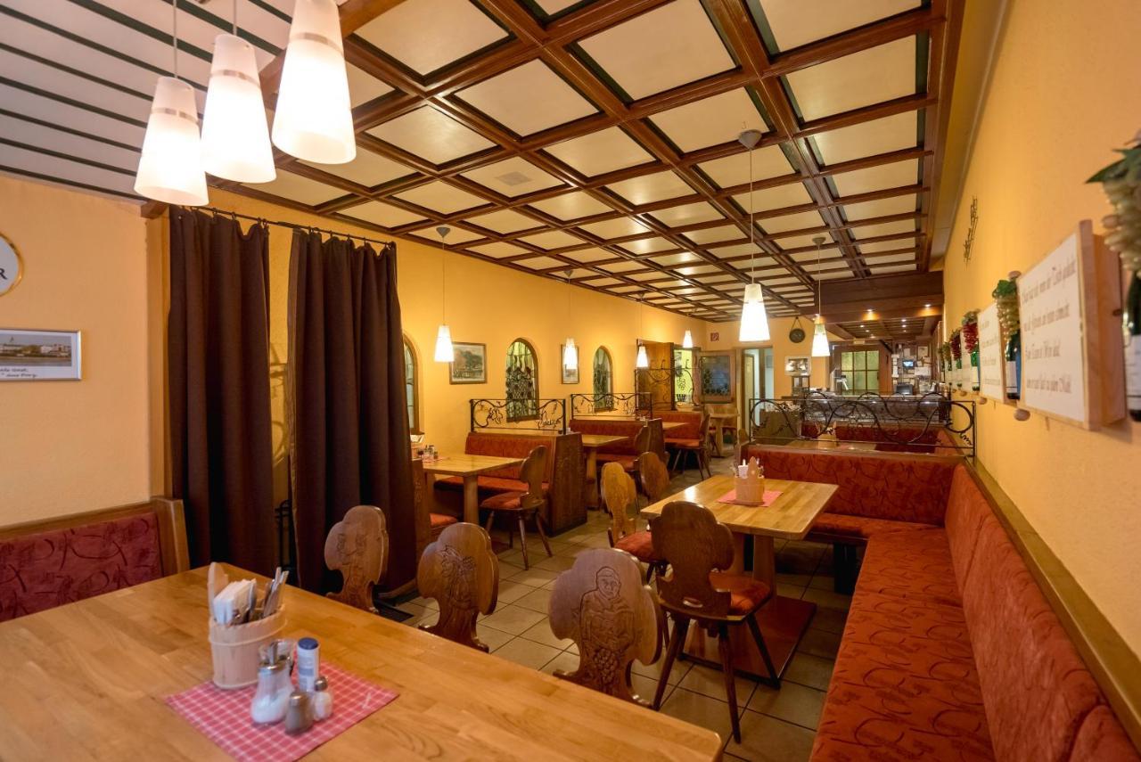 Central-Hotel トラーベン・トラールバッハ エクステリア 写真